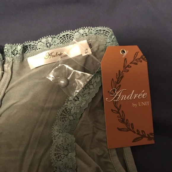 Bad Habit Boutique lace trim tank light green NWT - Picture 3 of 4